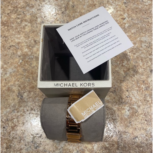 NWT Michael Kors Watch Rose Gold MK3961 - Picture 4 of 9